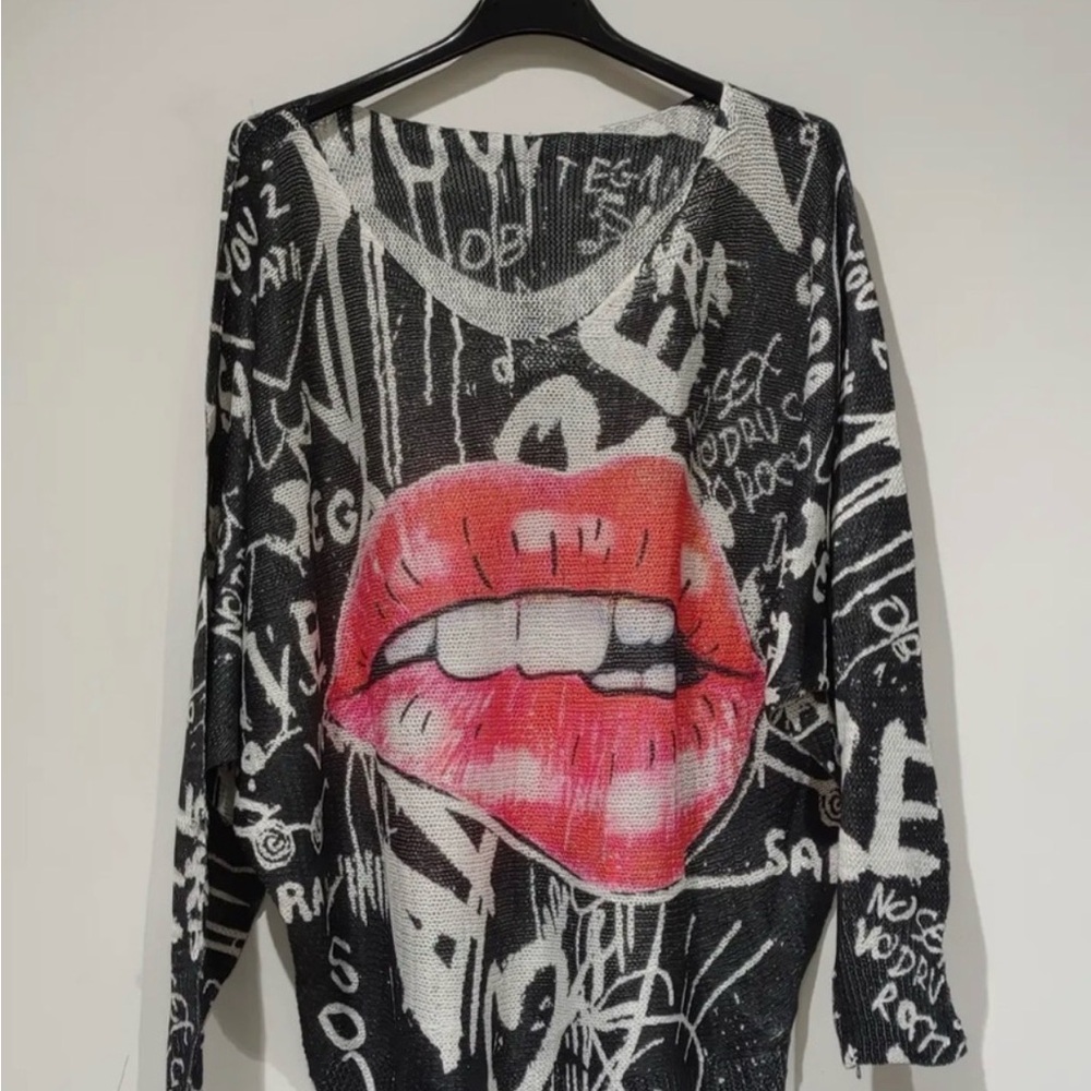 OSFA Glam Rock 🎸 Black Knit Tunic with Bold Red Lip Graphic